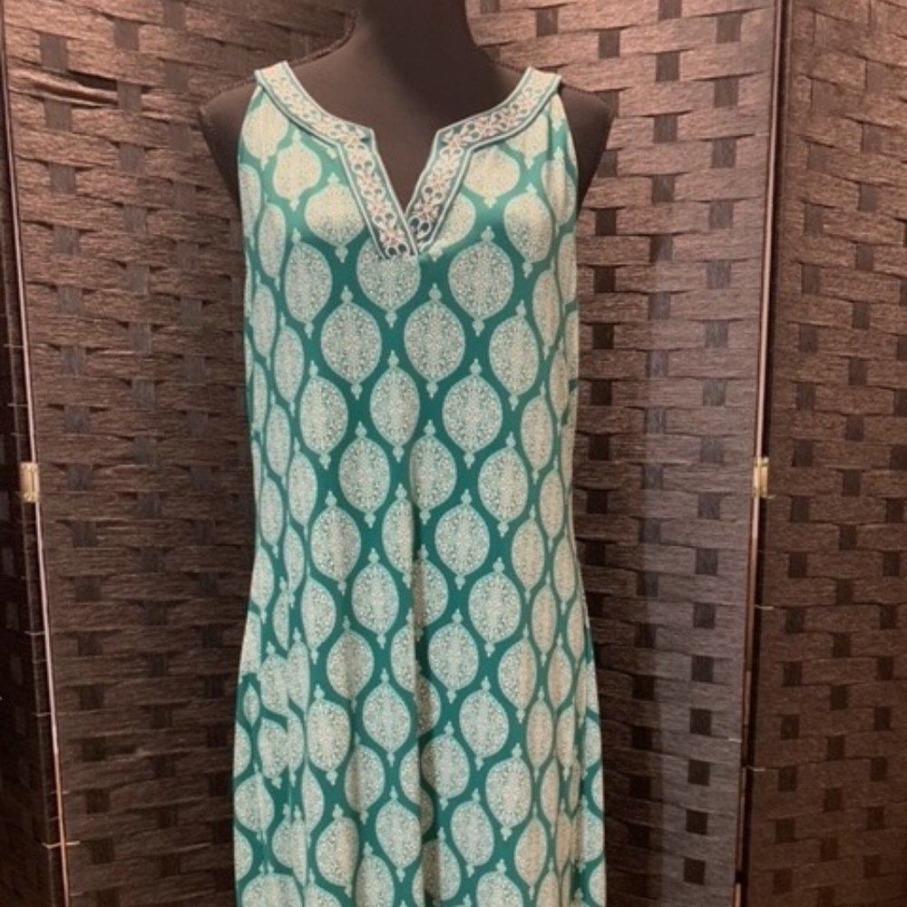 Green and Pink Sleeveless Shift Dress